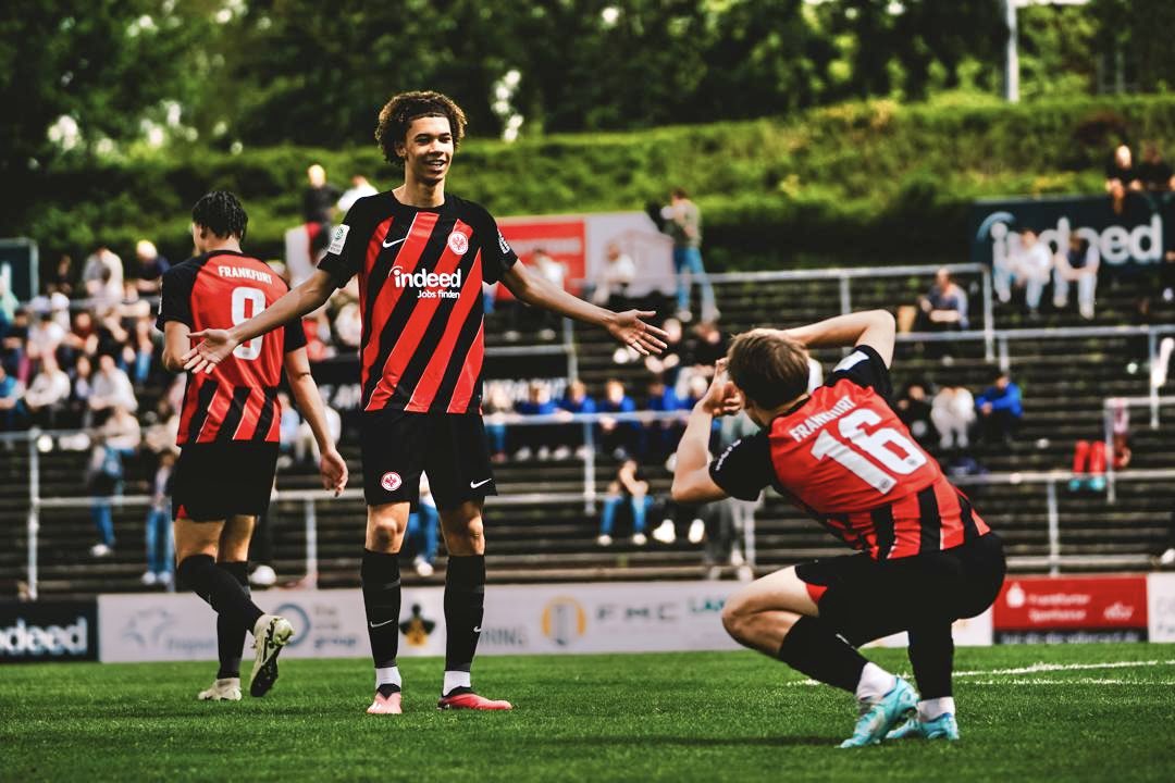 🇩🇪🇬🇲 Jasha Barry scored and assisted to help his side Eintracht Frankfurt become the champions of the Regional SouthWest of the U17 German Bundesliga.

Jasha returned to his boyhood club last summer from Bayern Munich where he spent 3 yrs. 

He has 6 goals in 18 games this season