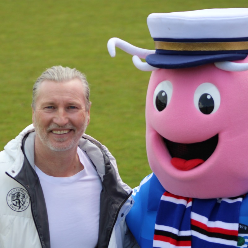 In better news for Scampi Skipper, he did at least make a new friend at the match yesterday 🍤