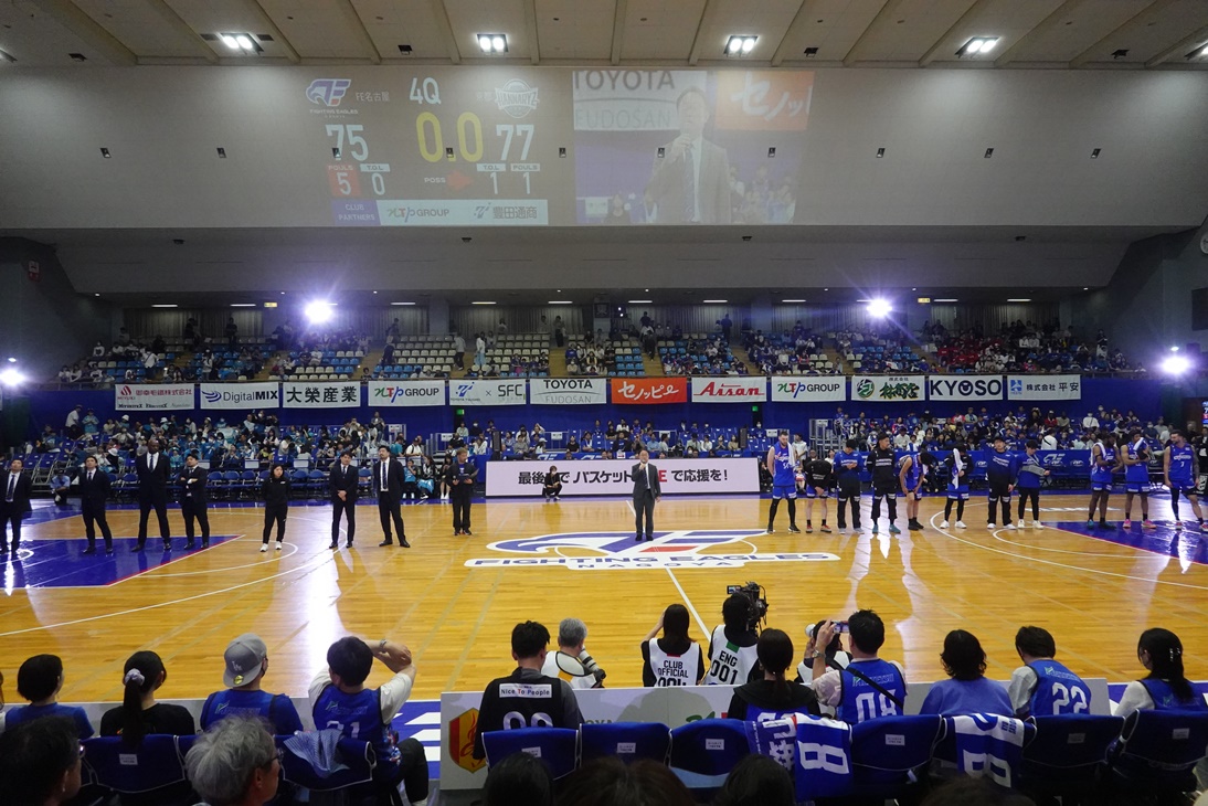 ファイティングイーグルス名古屋のホーム最終戦を稲永スポーツセンターで観戦。最後まで１点を争う好ゲーム。試合終了直前に京都ハンナリーズが逆転のショットを決めて、FE名古屋２点差で敗戦。ホーム最終戦なので試合終了後にはキャプテンと社長から挨拶。あと２試合、アウェイでもよいゲームを。