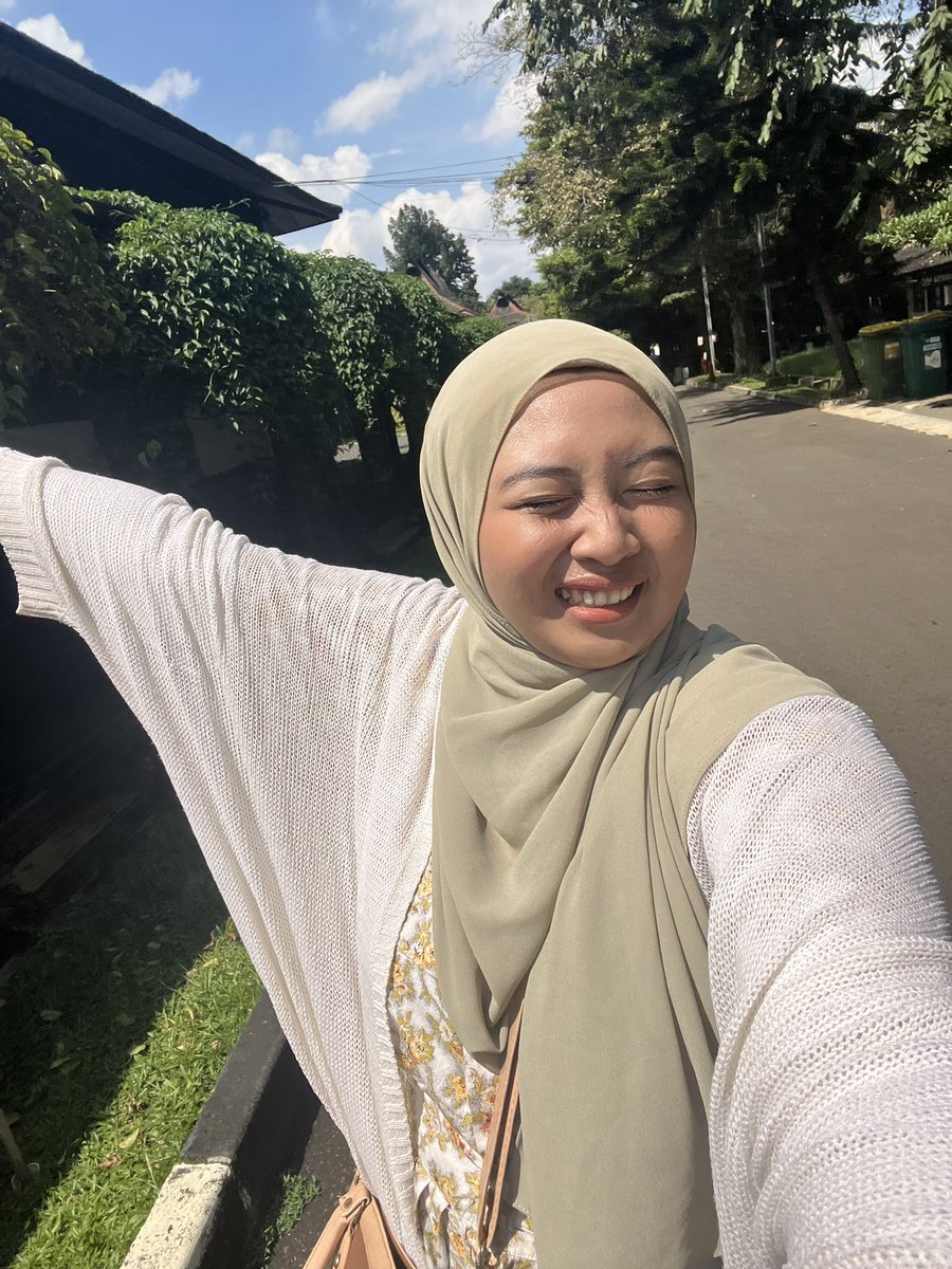 pusinghilang's tweet photo. danke schön, bandung 💐 https://t.co/AJEDU2ZLrr