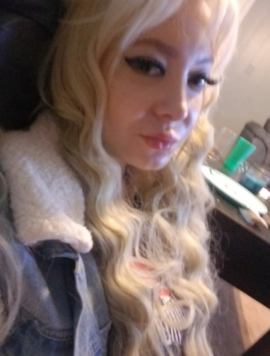 Ich bin so Durstig nach dein Sperma Retweet wenn du in mein mund Spritzt💦