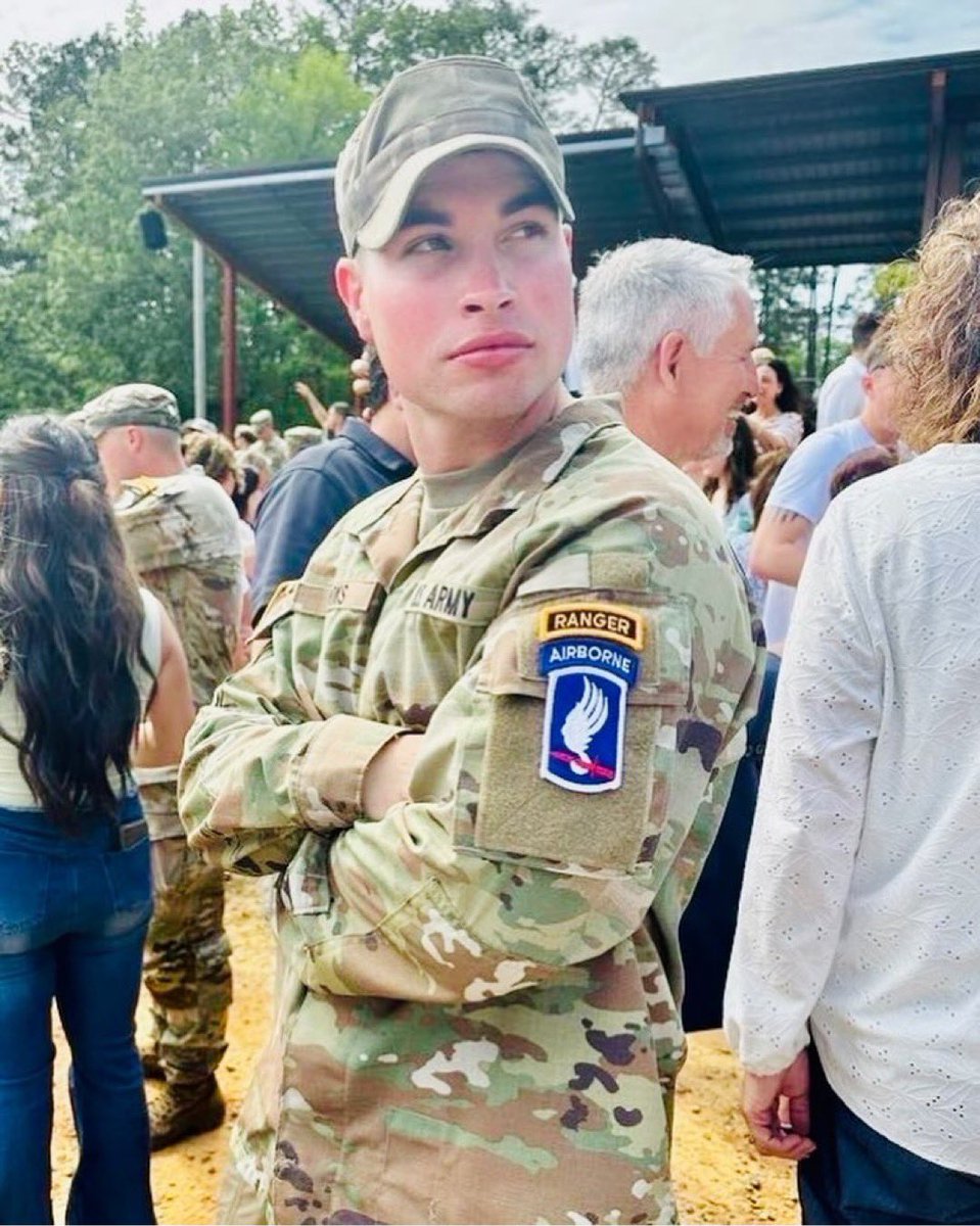 #RangersLeadTheWay 🪖 Congratulations to Sgt. Jeffrey Brooks from Spartan Company, 54th BEB🪽 Sgt. Brooks, who serves as a wheeled vehicle mechanic, just earned his Ranger tab with Ranger Class 05-24! 🪂🇺🇸🇮🇹 @USAGItaly @SETAF_Africa