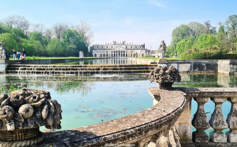 [Villa Pisani: la regina delle ville venete] Oggi sul blog vi porto a scoprire la più bella villa del #Veneto, che è stata proprietà anche di Napoleone Bonaparte. La conoscete? unamicainviaggio.it/2024/04/villa-…