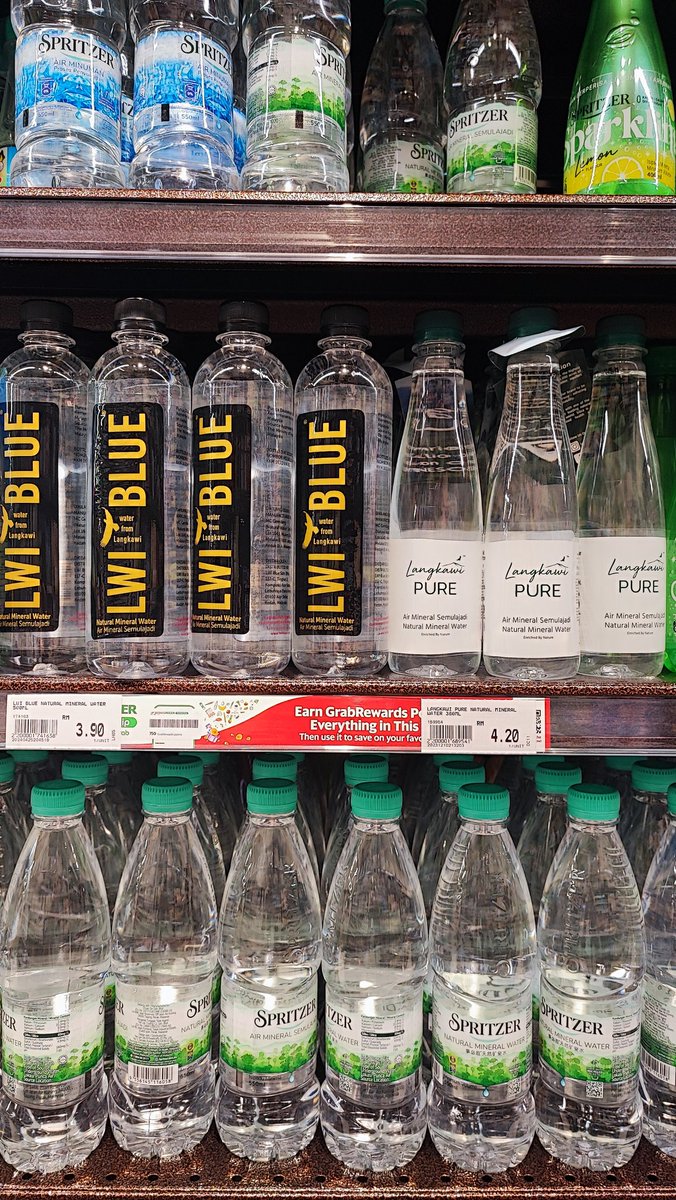 DanialXAshraf's tweet photo. Air mineral Langkawi kita mengandungi silika tertinggi berbanding semua air mineral dalam pasaran Malaysia.

Langkawi Blue: 94mg/l
Langkawi Pure: 84.9mg/l
Spritzer: 60mg/l
Evian: 15mg/l
San Pallegrino: 7.1mg/l
Acqua Panna: 6.9mg/l

Boleh beli kat Jaya Grocer &amp; Giant https://t.co/29Tob5MxKh