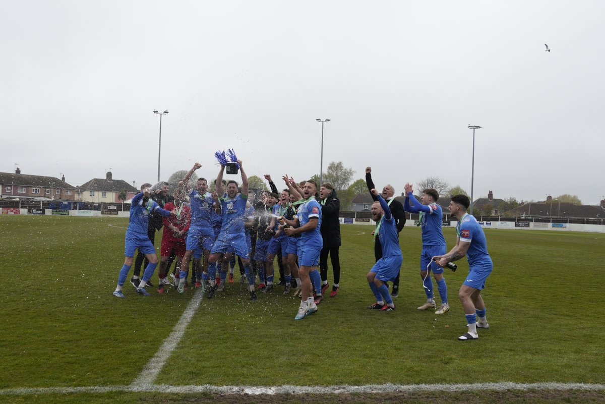 isthmian.co.uk/bury-and-felix… Bury and Felixstowe take home advantage- whilst Brentwood win but can't spoil the Trawler Boys party

Enfield get four, Witham win from three down, and Grays, Wroxham, Greens &amp; Swifts also take three points. Image <a href="/Shirleypeppa/">Shirley Whitlow</a>

#IsthmianLeague #PitchingIn