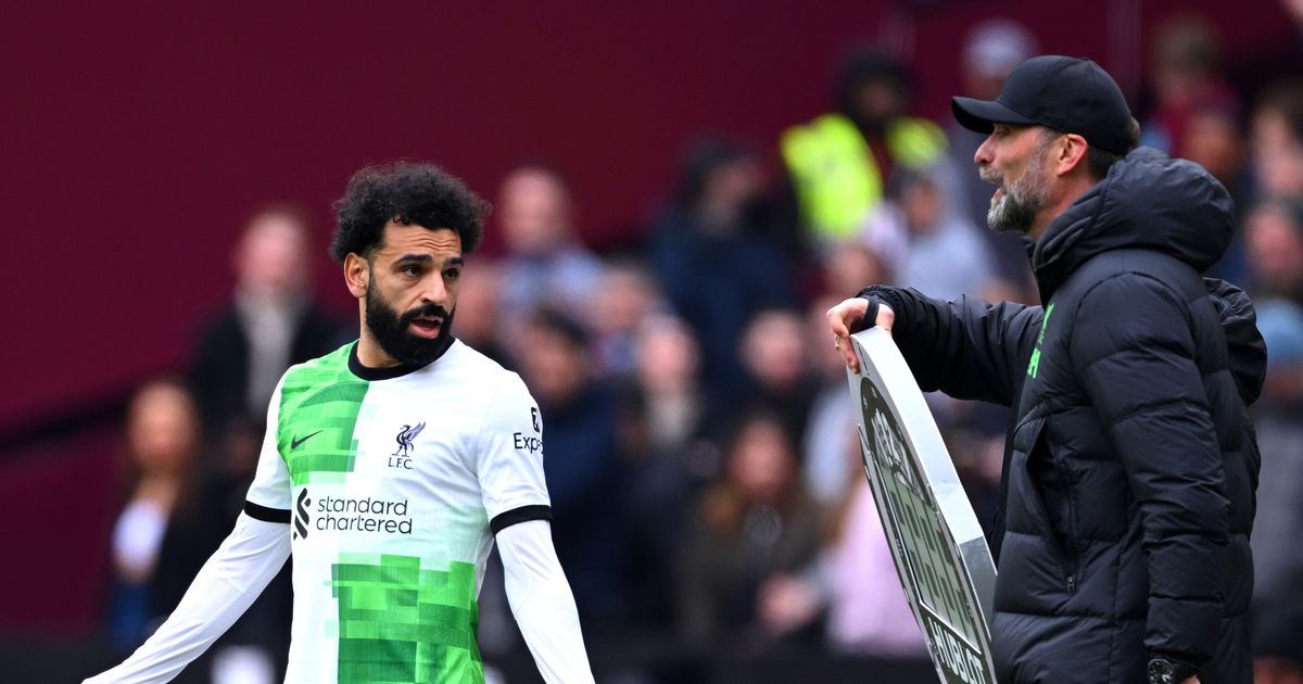 Mo Salah 'deserves respect' as Jurgen Klopp accused of 'causing problems' at Liverpool mirror.co.uk/sport/football…