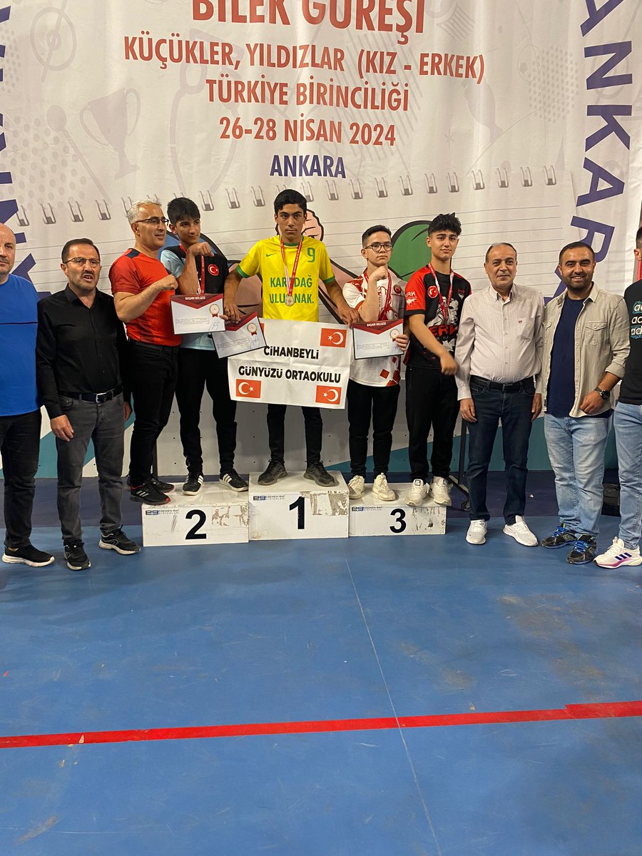 CihanbeyliMem's tweet photo. GÜNYÜZÜ ORTAOKULU TÜRKİYE 1.Sİ OLDU
İlçemiz Günyüzü Ortaokulu öğrencisi Rafet Gökdemir, Ankara da Düzenlenen Okul Sporları Bilek güreşi Şampiyonasında sağ kolda   Türkiye 1. si oldu. Öğrencimizi, öğretmenimizi ve idarecilerimizi tebrik ederiz. https://t.co/n9fbLYzEl1