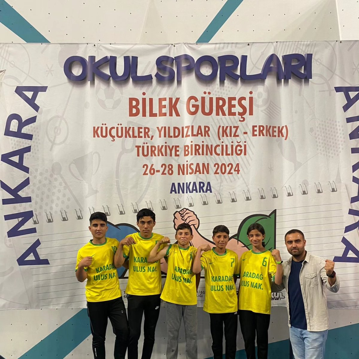 CihanbeyliMem's tweet photo. GÜNYÜZÜ ORTAOKULU TÜRKİYE 1.Sİ OLDU
İlçemiz Günyüzü Ortaokulu öğrencisi Rafet Gökdemir, Ankara da Düzenlenen Okul Sporları Bilek güreşi Şampiyonasında sağ kolda   Türkiye 1. si oldu. Öğrencimizi, öğretmenimizi ve idarecilerimizi tebrik ederiz. https://t.co/n9fbLYzEl1