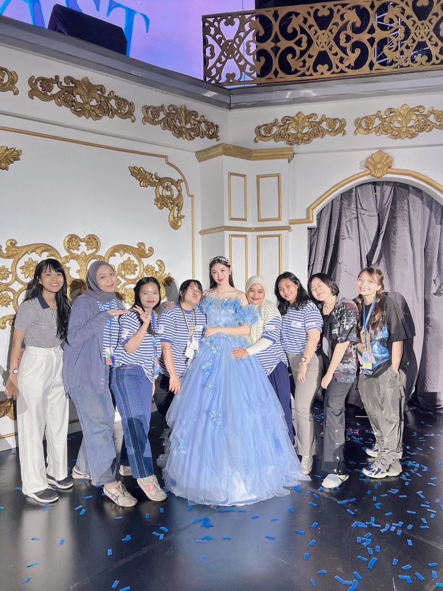 crispyycookiee's tweet photo. Happy Graduation Shani :’)

#LastVoyage #ShaniGraduationConcert #JKt48 https://t.co/Ob2wkKNPQb