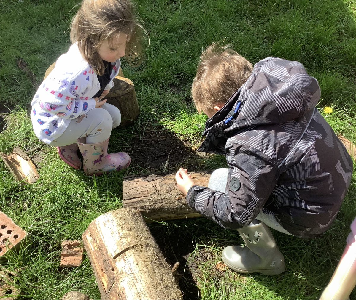 Our Little Learners have been learning and exploring as we discover things all about growth, change and our natural environment. Bug hunting, drawing beans and beanstalks and reading ‘10 Seeds’ which incorporates lots of math too with our 5 frames.
@_TPLT_ @EmmaB_Principal