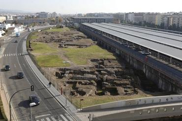 UnamunoAgain's tweet photo. Poco se habla del atentado que fue la estación de tren de Córdoba

La colocaron sobre el palacio más grande del Imperio Romano en Hispania 💢 https://t.co/dlXmKTGUqf