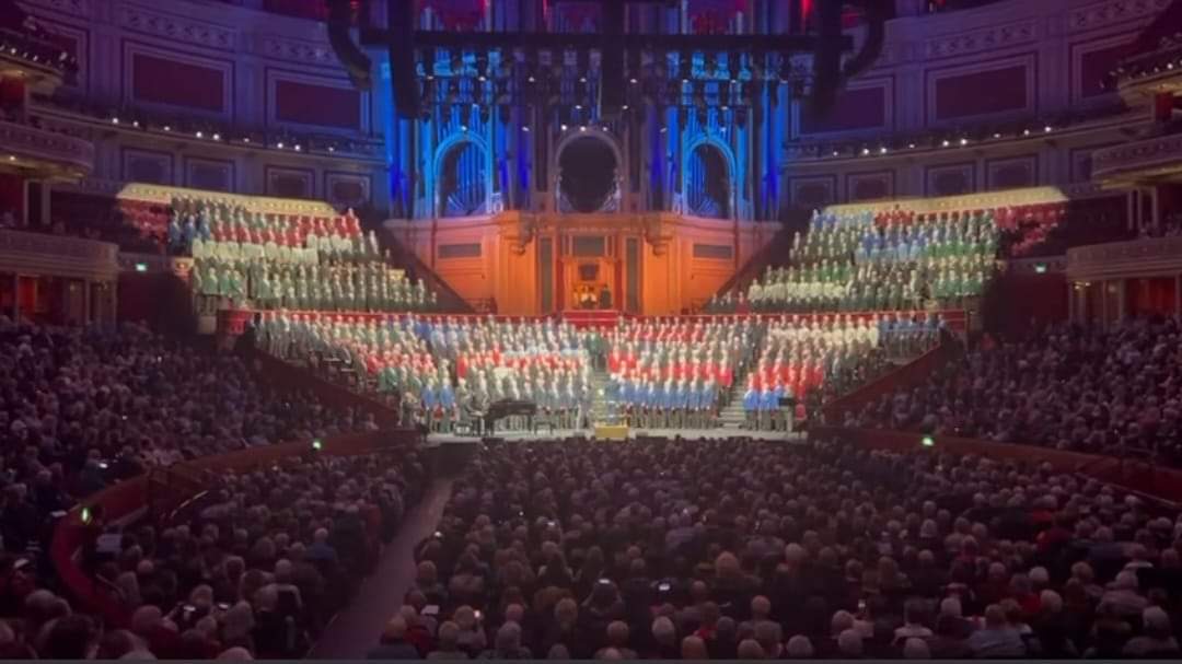 Newtown Male Voice (@newtownmvc) on Twitter photo A fantastic night at the <a href="/RoyalAlbertHall/">Royal Albert Hall</a>. What a privilege to join 500 other choristers and guest artists for this fabulous concert!
We hope we did Newtown/Montgomeryshire/Powys proud.
Thanks to the excellent compere <a href="/owen_garry/">Garry Owen</a> who ensured it was a night we'll never forget. A fantastic night at the <a href="/RoyalAlbertHall/">Royal Albert Hall</a>. What a privilege to join 500 other choristers and guest artists for this fabulous concert!
We hope we did Newtown/Montgomeryshire/Powys proud.
Thanks to the excellent compere <a href="/owen_garry/">Garry Owen</a> who ensured it was a night we'll never forget.