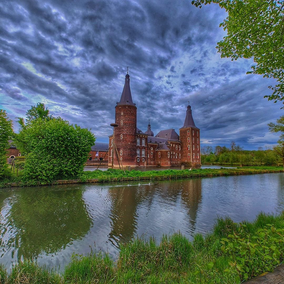 Kasteel Hoensbroek #MagnifiekZL 📸: nickvr045 - Instagram