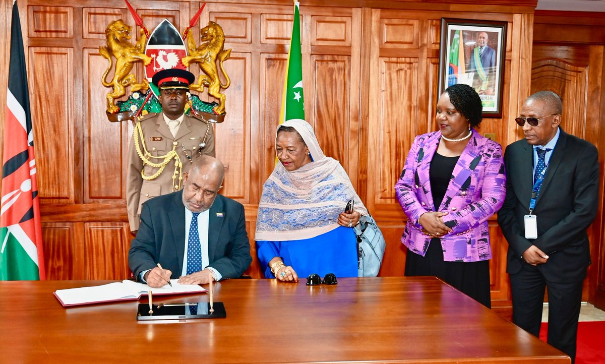 #IDA21: H.E. Azali Assoumani, The President of the Union of the Comoros, has arrived in Nairobi🇰🇪 this morning to attend the International Development Association IDA21 for African Heads of State Summit.

He was received at JKIA by Hon. Florence Bore, Cabinet Secretary, Ministry…