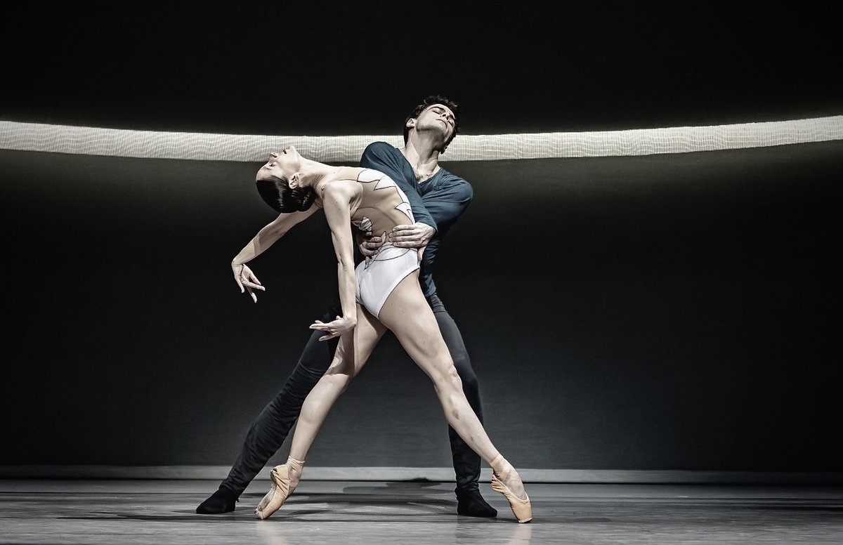 SWAN LAKE performed by the wonderful dancers of @scottishballet for the last time this week at the Festival Theatre in Edinburgh! Click for more information on this production; scottishballet.co.uk/whats-on/swan-… 📷Roseanna Leney & Evan Loudon in Swan Lake by @RimbaudPatron