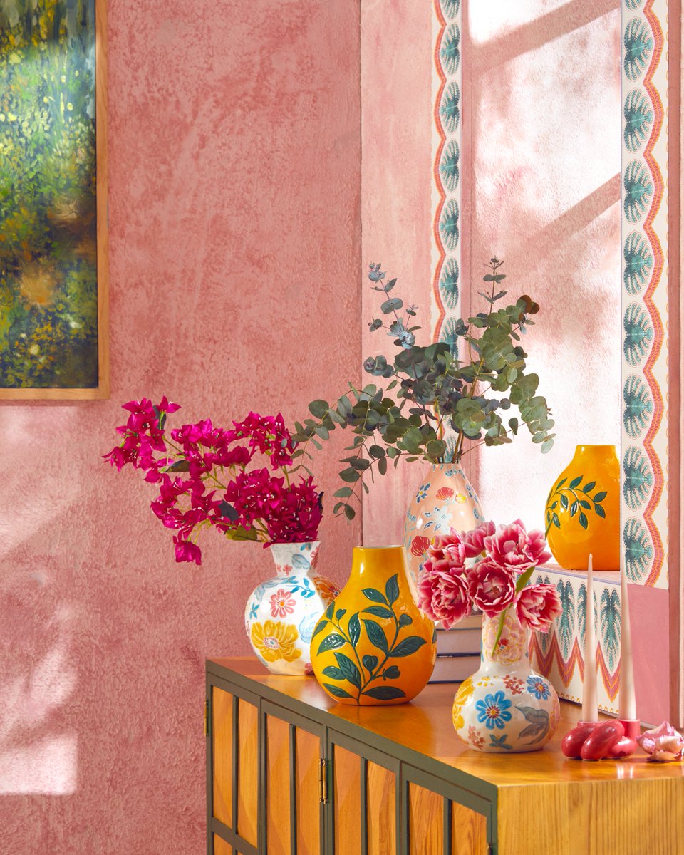 Renkleriyle kalbinizi fethedecek vazolar Exotic Carnival koleksiyonumuzda. İçimiz artık hep çiçek. 🌸