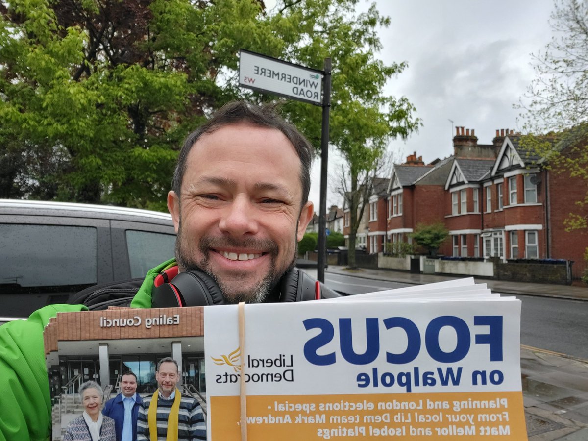 We're delivering in Walpole this morning. @LibDems informing residents about local issues and how the @EalingLD have won vital Town Hall battles to save #warrenfarm