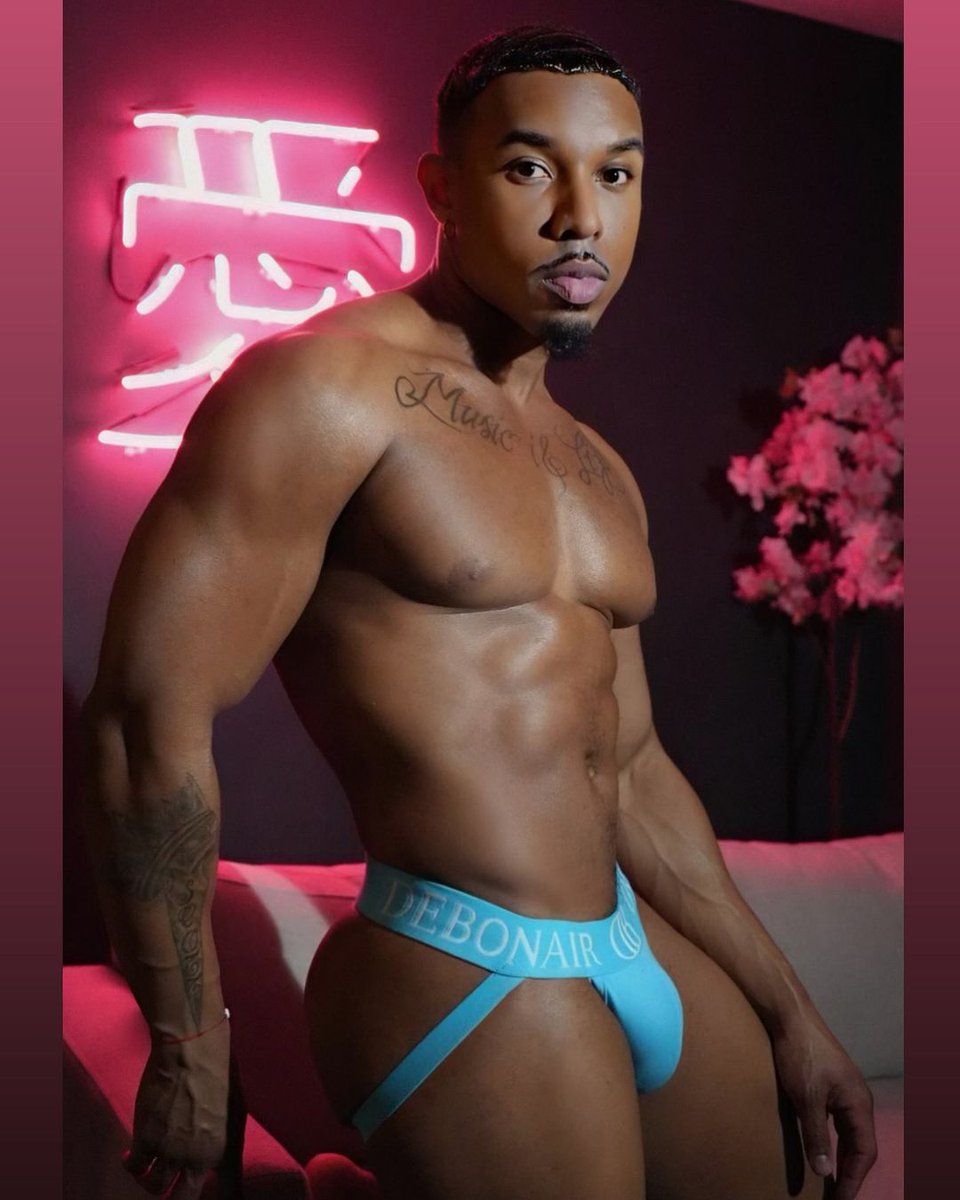 Alex.__ alexander 📸 for <a href="/DebonairMen_/">Debonair Men</a>