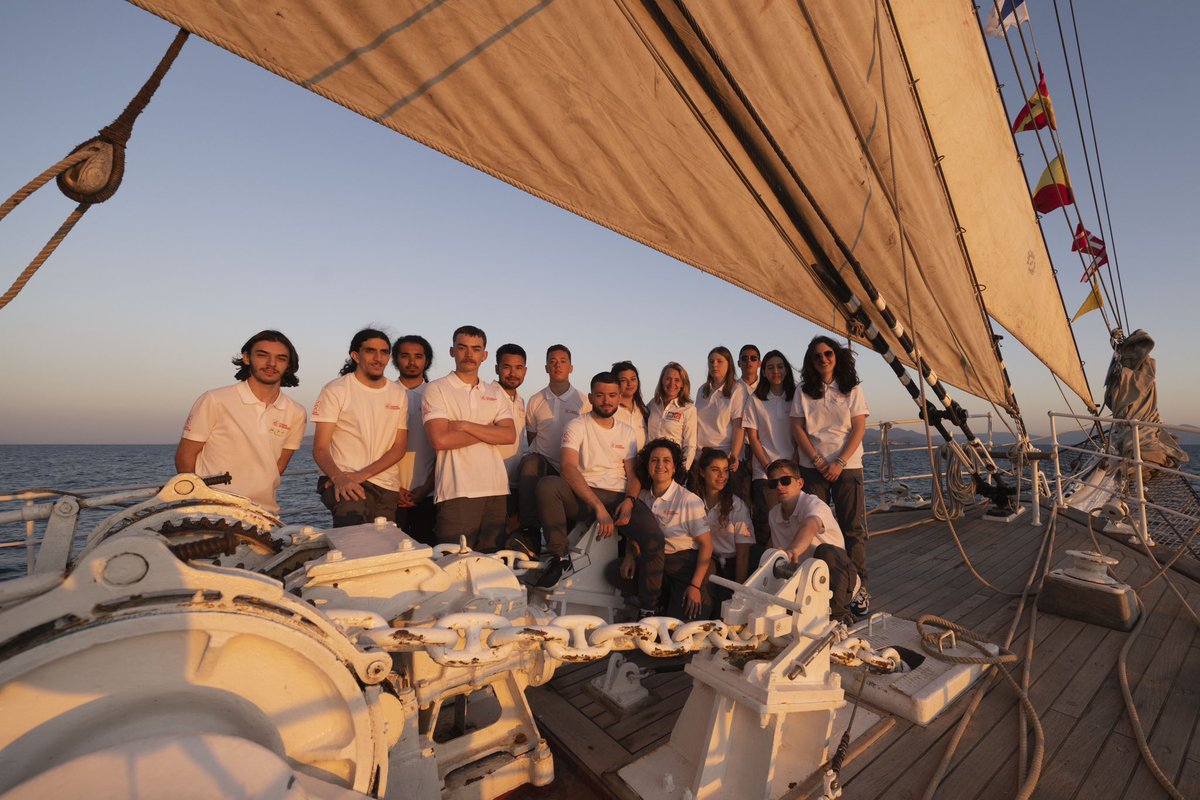 CLarauze's tweet image. Quelle émotion d’avoir embarqué à bord du #Belem à Athènes pour Marseille avec la #Flamme de #Paris2024 et 16 jeunes éclaireurs choisis par les Caisses d’Epargne. Je suis particulièrement fière d’avoir, dès 2023, ouvert le trois-mâts à une #jeunesse éloignée du nautisme.