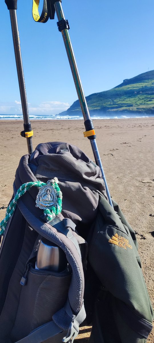 28 de abril, y aunque este año no pueda estar presente, te sigo cargando con mi hombro izquierdo. Hasta el año que viene mi Virgen de la Cabeza.

¡Viva la Morenita!