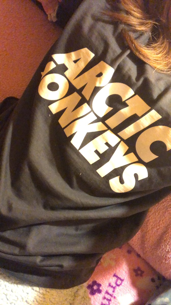 MY @ArcticMonkeys SHIRT ARRIVED TODAY AND IM SO FUCKING HAPPYYYY 🩷🩷🩷