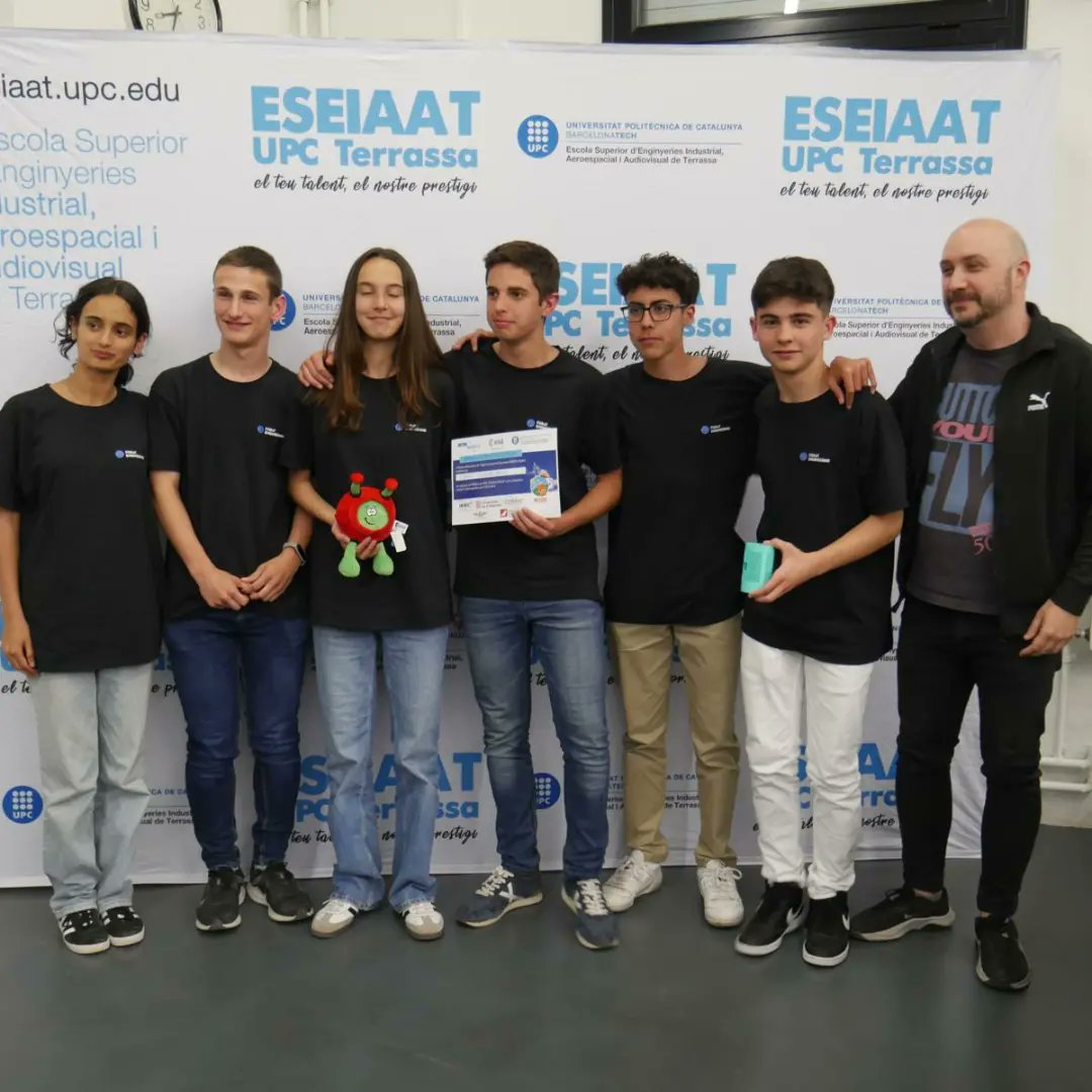 InsForatdelvent's tweet photo. El nostre equip ha rebut el premi al "Millor assoliment tècnic" en el concurs CanSat, quedant entre els tres millors equips de Catalunya. Enhorabona per aquest premi, pel vostre esforç i la constància que heu demostrat. #batxinternacionalinsforat #batxinsforat #cansatcompetition https://t.co/JoOhCHeJ0g