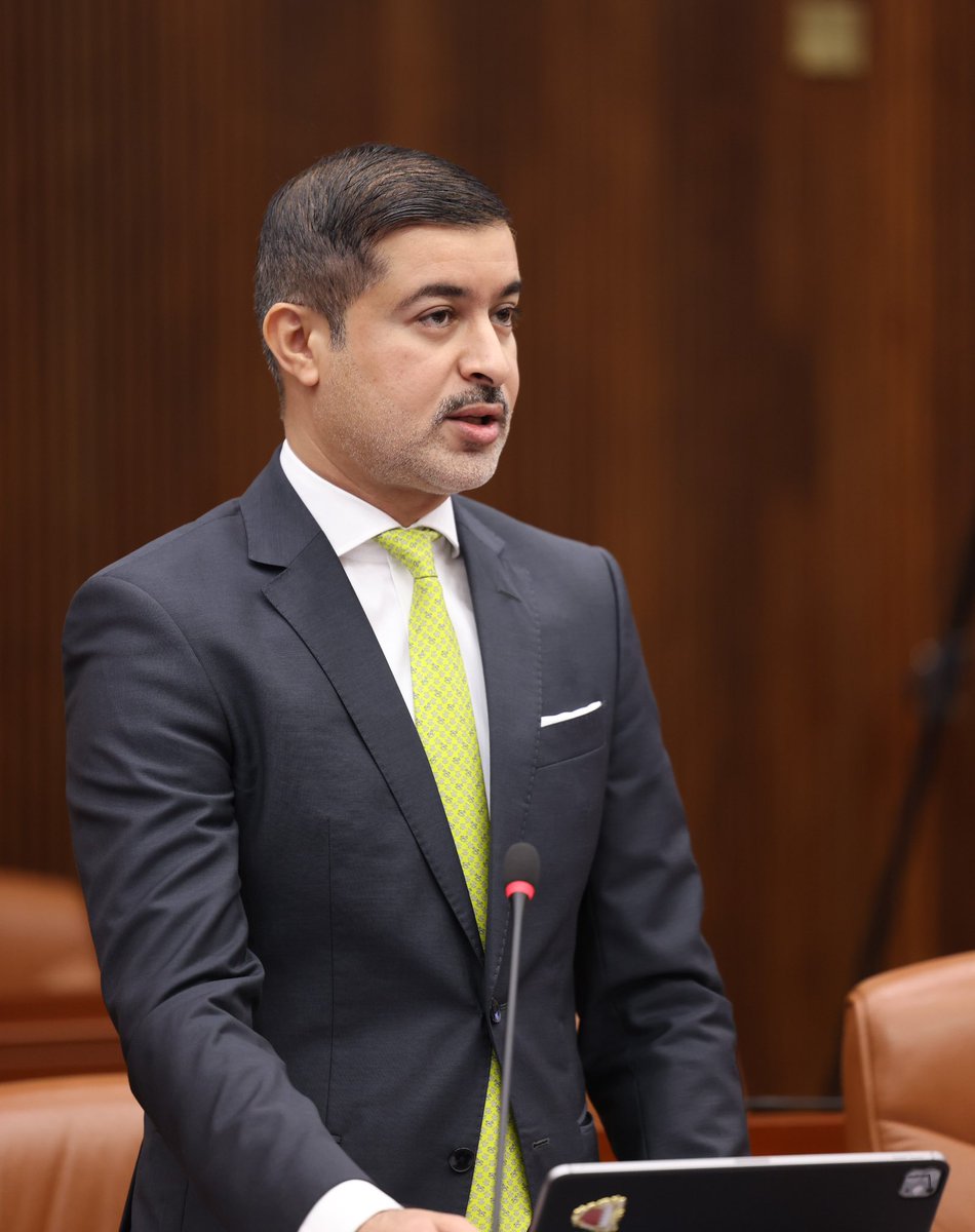 🔹 علي الشهابي: نناقش اليوم تقنية تطورت بشكل متسارع في الفترة الأخيرة وستتطور بسرعة أكبر في السنوات القادمة، في المستقبل القريب، هذه التقنية يمكن الاستفادة منها بشكل كبير في قطاعات مثل الرعاية الصحية والأمن الإلكتروني والسياحة والتعليم والخدمات اللوجستية، وكذلك النقل وقطاعات