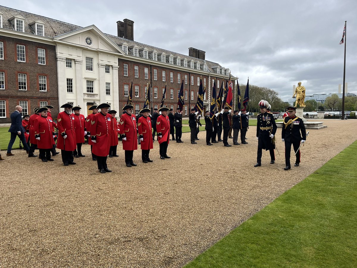 Royal Artillery (@royalartillery1) on Twitter photo The Parade has begun to form up at <a href="/RHChelsea/">Royal Hospital Chelsea</a> - Pensioners joined alongside <a href="/gunner_net/">Gunner Net</a> and Serving Soldiers
#FINDandSTRIKE The Parade has begun to form up at <a href="/RHChelsea/">Royal Hospital Chelsea</a> - Pensioners joined alongside <a href="/gunner_net/">Gunner Net</a> and Serving Soldiers
#FINDandSTRIKE