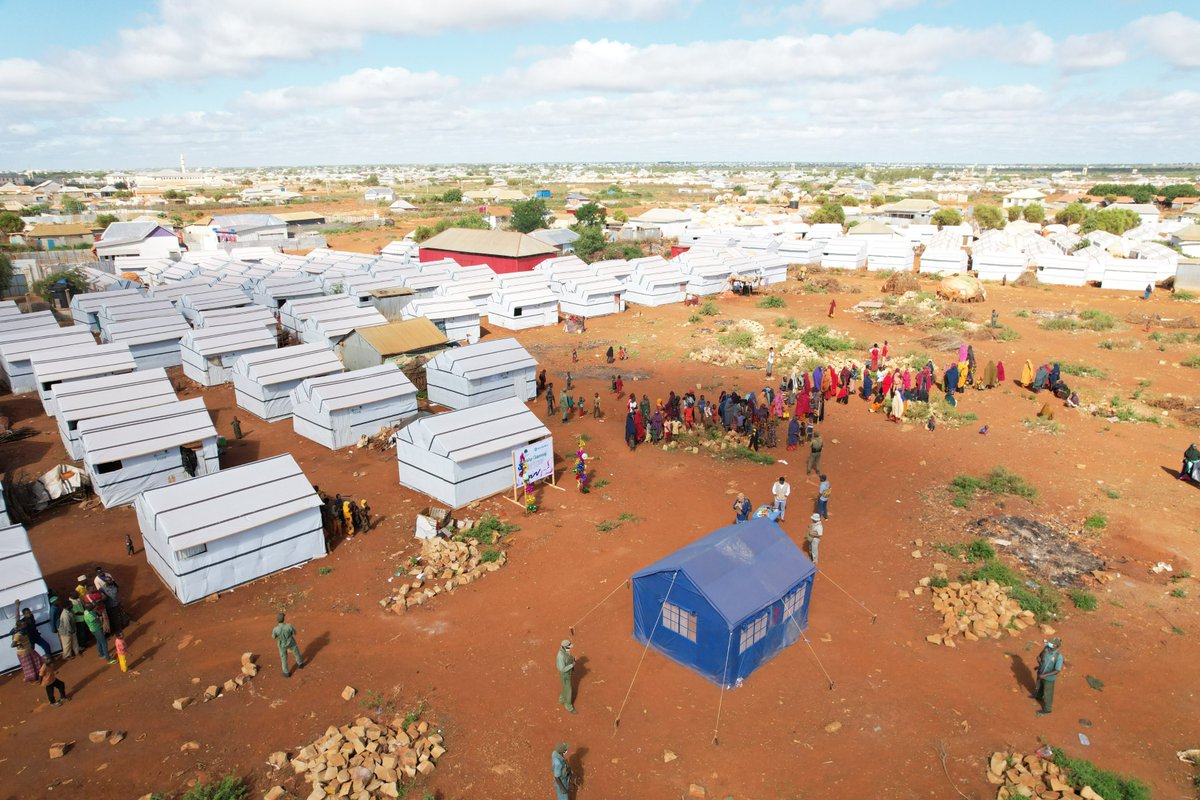 To combat climate crisis in #Somlaia @juba_foundation with the support of @ShelterBox have completed 500 new ESKs for IDPs in #Baidoa with full NFIs @ShelterCluster @SClusterSomalia @shelterboxusa