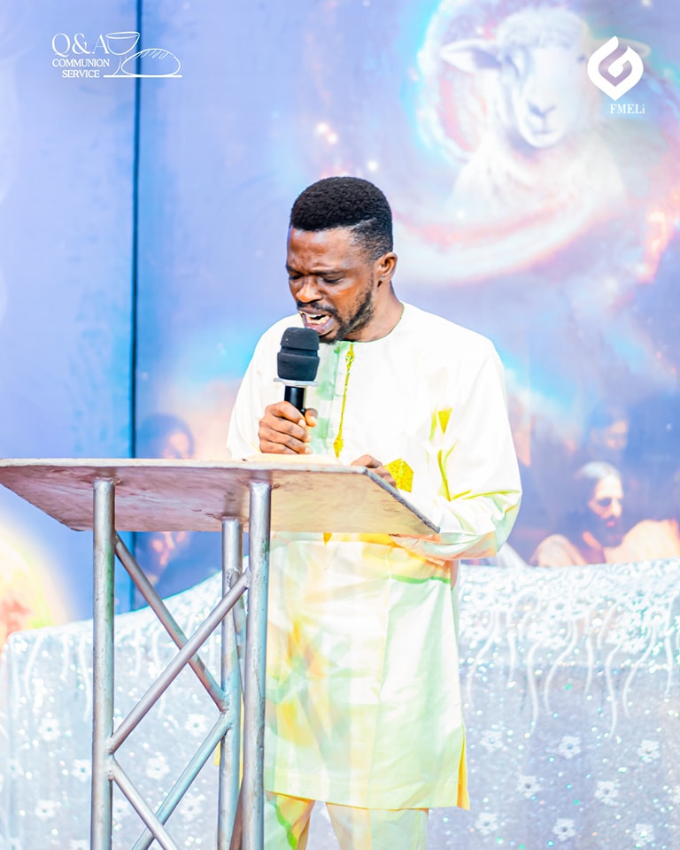 FMELi_ELE's tweet photo. Moments from Prayer Session at Question and Answer Communion Service April Edition🔥🙏🗣️
#QuestionandAnswerService
#FMELiCommunications https://t.co/SyFM1ImIUQ