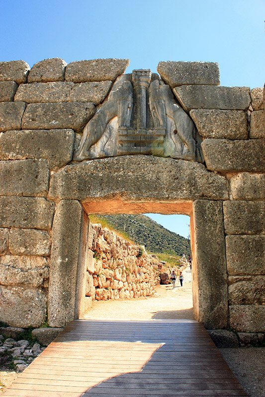 Puerta de los Leones, de Estilo Prehelénico 🏛️ Micenas, península del Peloponeso 📍 1250 a.C.