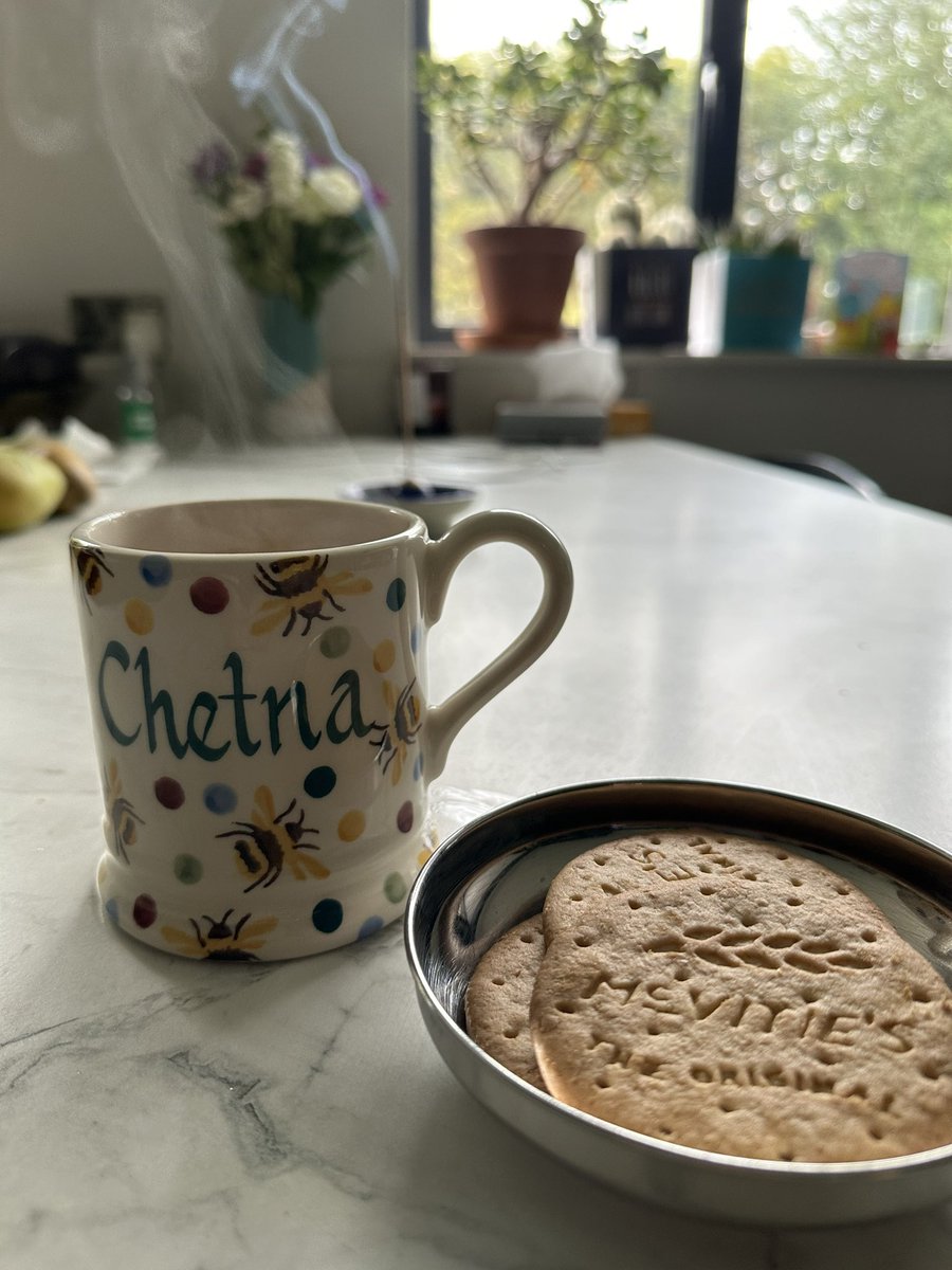 Weekend chai and biscuits = the best! Make your own delicious MASALA CHAI at home, recipe here - m.youtube.com/watch?v=8fQAxZ…