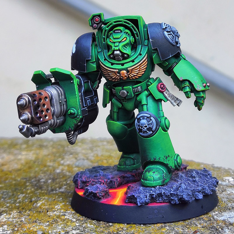 Painting some classic schemes from time to time is a nice change of pace. So here is a Terminator Salamanders Space Marine ! As last time, the terminator sculpt truly is a joy to paint. #warhammercommunity