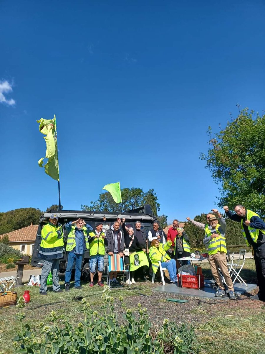 #GiletsJaunes toujours là 👇
AGDE