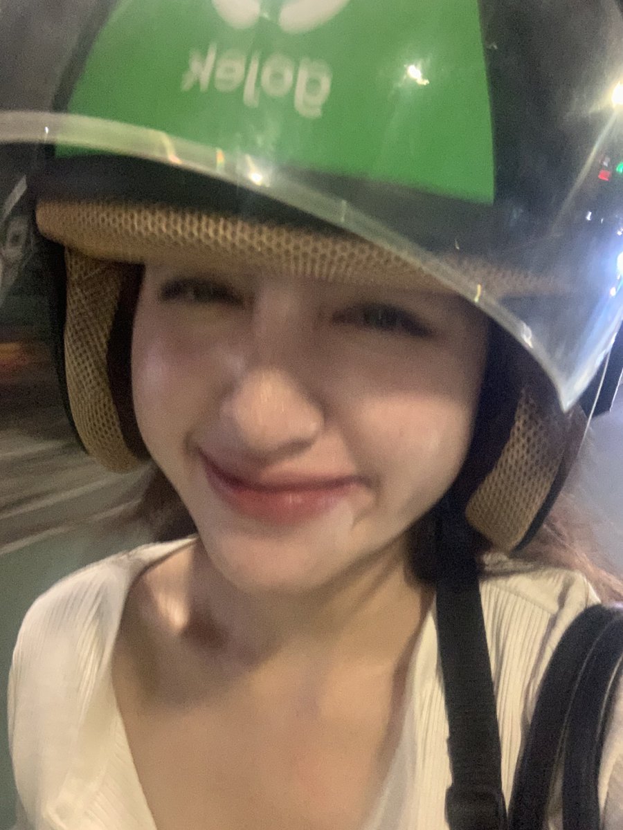 divazhh's tweet photo. selfie di gojek https://t.co/AKru10yRiC