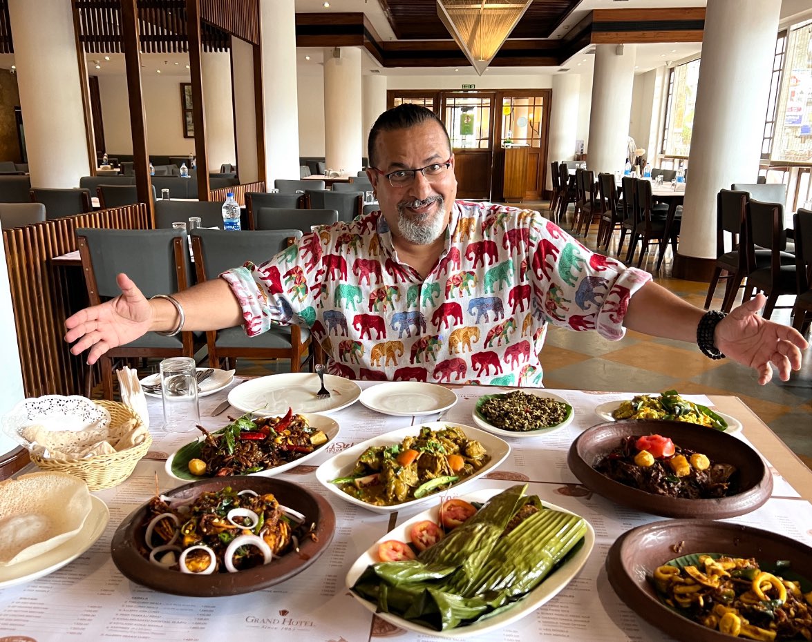 RockyEatsX's tweet photo. One of my favourite meals at one of my favourite restaurants .. here’s a hint, there’s a fish cooked in wonderful spices wrapped in that leaf. What type of food am I eating ? For the more advanced food lovers, where is this? https://t.co/MquQ5lxN8a