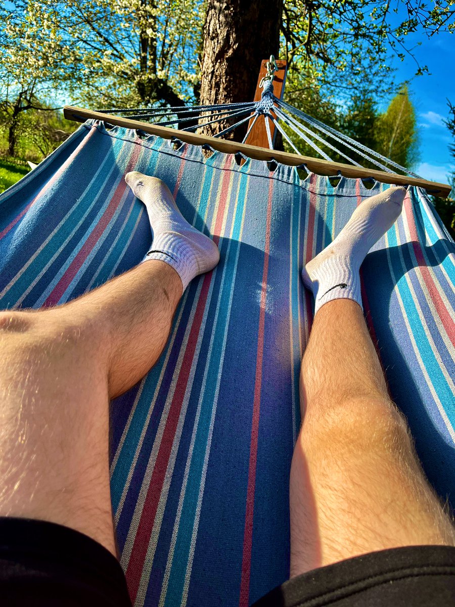 master_bartekk's tweet photo. ja sobie chilluje😎 a ty w tym czasie zapierdalasz za mnie, czyż nie tak to właśnie powinno wygladac? 🥵

i'm chilling🤪 while you're doing everything for me, isn't that how it should be?🤣

#findom #master #feet #nikesocks #PL #relax #stopy #alpha #dirtysocks #sweatyfeet https://t.co/1KvjRAYiqO