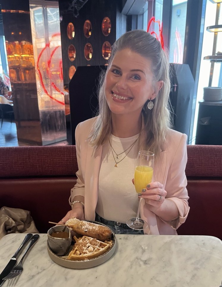 Starting my birthday with a mimosa and … my first (and last!) experience of a deep fried mars bar!@DuckandWaffle 🥂🎈