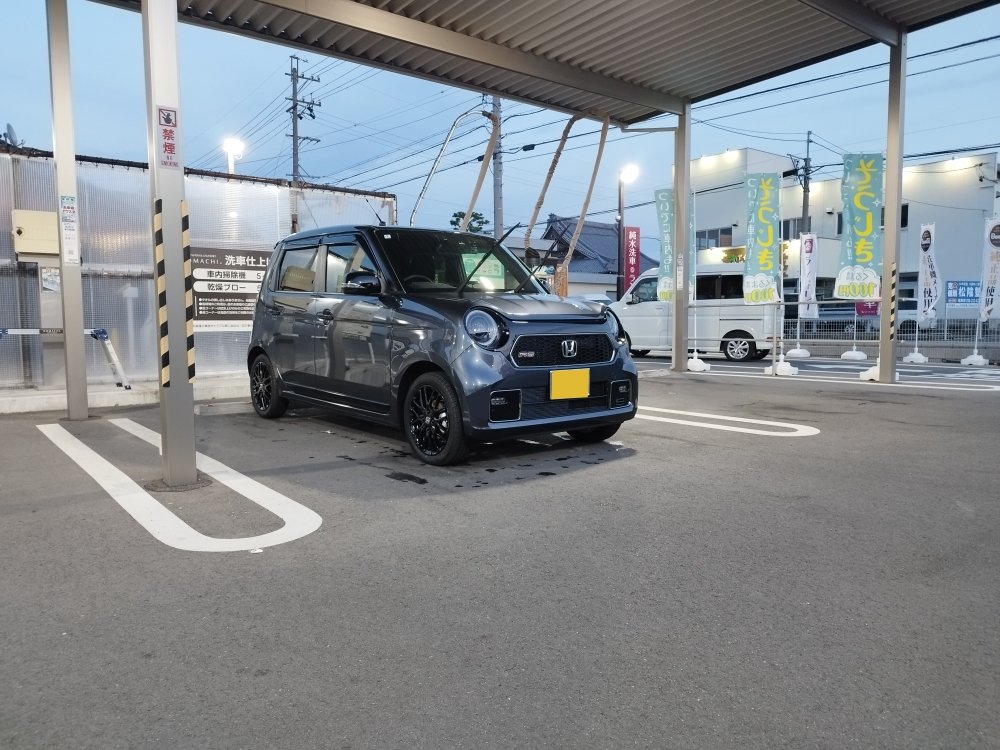 前を通る度に気になってた、純水洗車ができる洗車場に行ってみた🚗

正直料金は少し高めだったけど、その分何往復もしてくれて丁寧だった😊 あと純水だったからか、拭き上げがいつもよりスッキリできた気がする😉✨