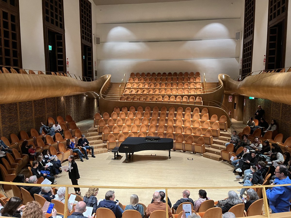 Visito el auditorio Giovanni Arvedi de Cremona, Italia. Una oportunidad maravillosa para escuchar parte del repertorio de Antonio Vivaldi, Pablo de Sarasate y Pietro Mascagni interpretado con un violín Stradivari.