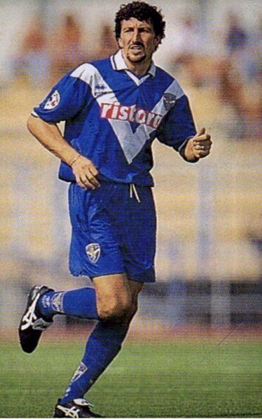 Happy birthday to one of Italian football’s cult players - Dario Hübner. Became the oldest top-scorer in Italy when he bagged 24 goals for Piacenza in 2001-02 aged 35. Also prolific in Serie B & Serie A in the 90s with Cesena & Brescia.