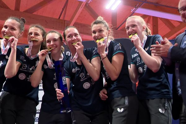 L'équipe féminine de Saint-Quentin sacrée championne de France de tennis de table pour la 1ère fois : 'c’est beaucoup d’émotion et de joie' @TTSQ02 france3-regions.francetvinfo.fr/hauts-de-franc…