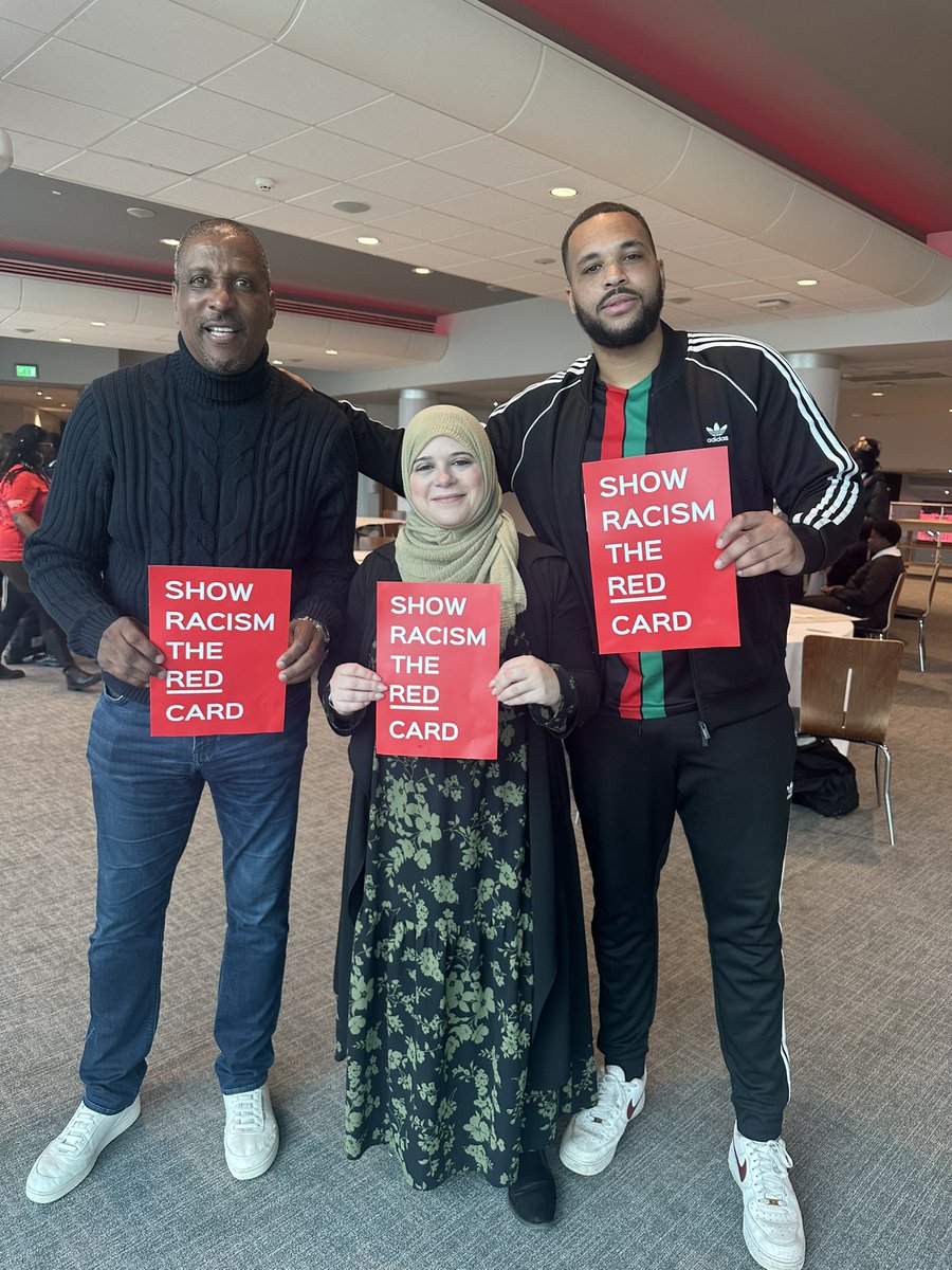 Thanks again to @Anderson_Viv for attending the @SRTRC_England @MU_Foundation event at Old Trafford this week. Over 28 years of supporting #ShowRacismtheRedCard's #Antiracism #education work. @ManUtd @England @NFFC @Boro and @Arsenal #Legend.