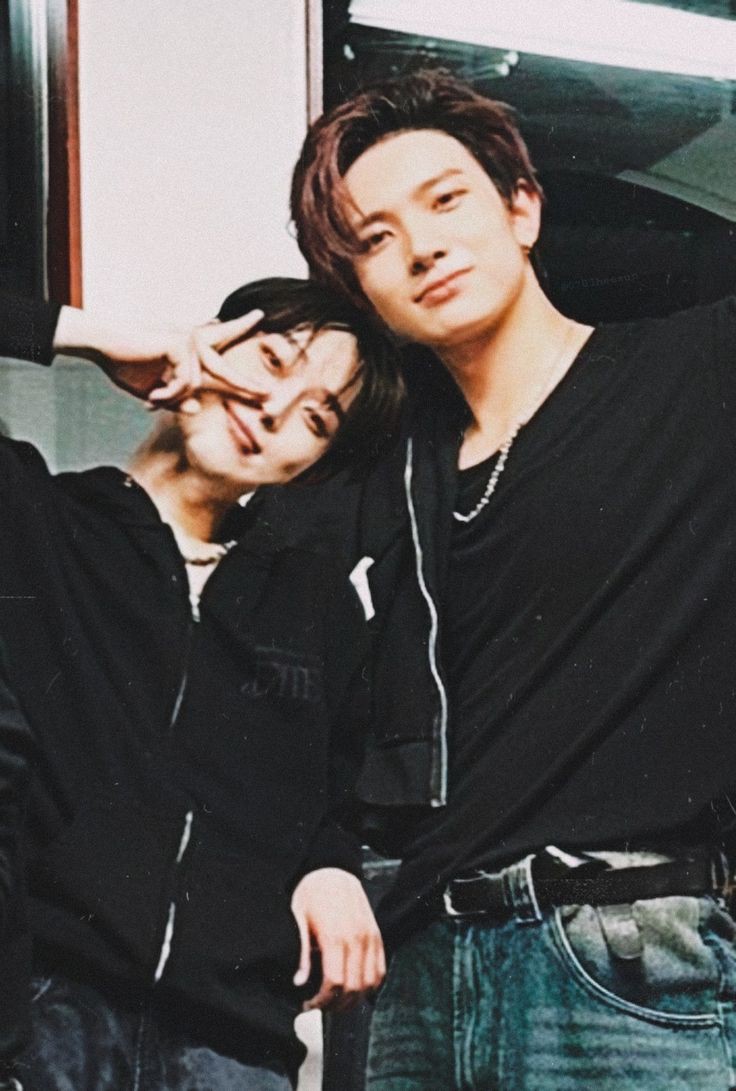 _sunshinekim's tweet photo. last part of #heesun music au https://t.co/gd128Ti67P