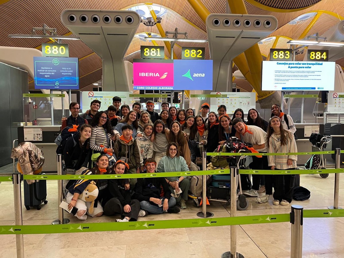AlboradaColegio's tweet photo. ✈️ Comienza el viaje de formación del coro de Alborada a Viena, durante el cual tendrán algunos conciertos 🎶🎶
#CulturaCoral #CoroAlborada #ConciertosEnViena #ViajeMusical https://t.co/Ihhh0HWVDI