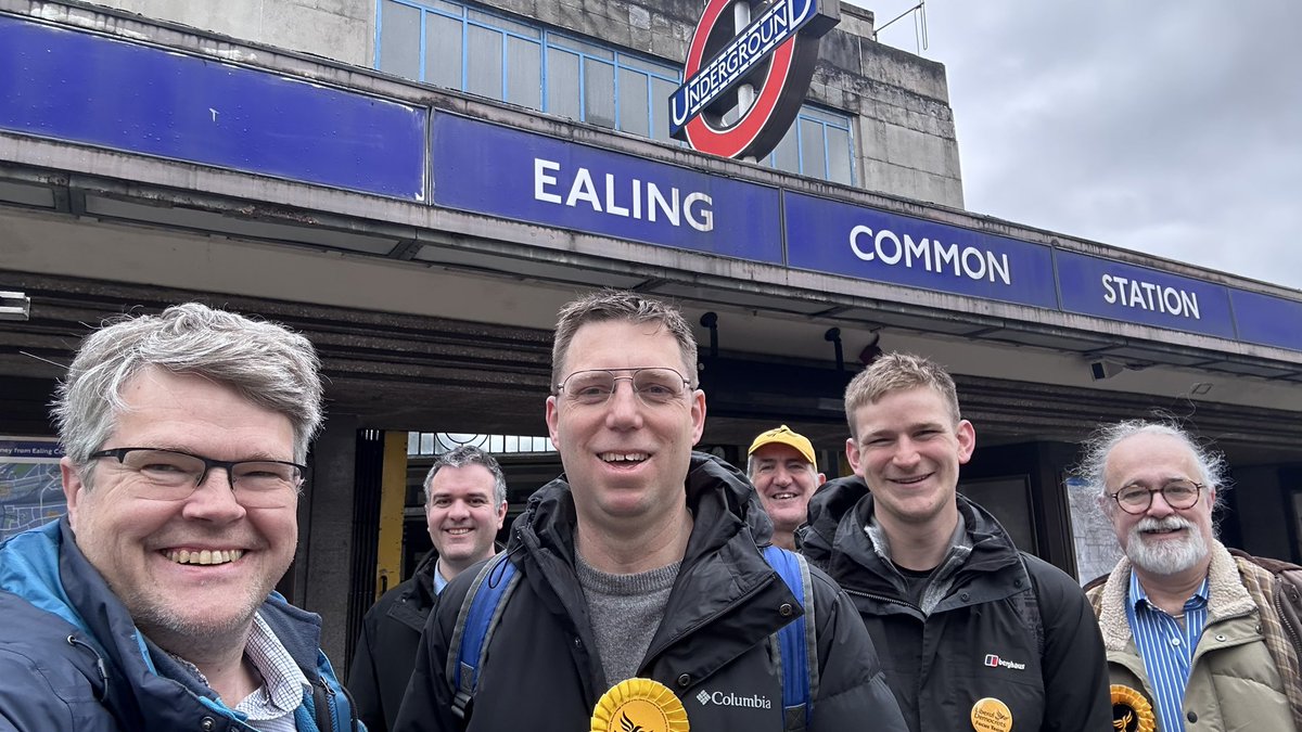 Out canvassing with @LondonLibDems London mayoral candidate @robblackie in Ealing Common. Don’t forget that next Thursday is polling day! #RobCan #Rob4Mayor