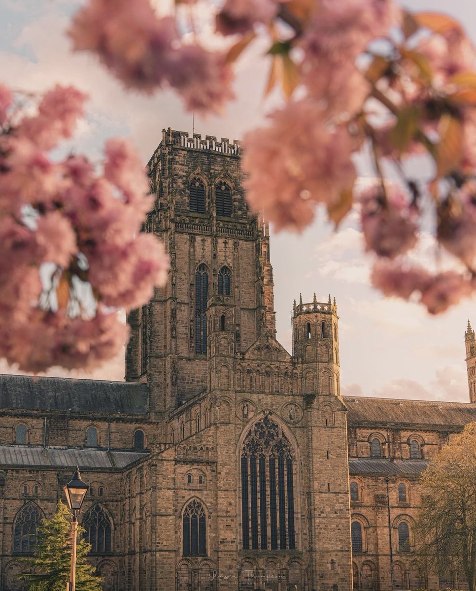 Blossom views of the cathedral 🌸

Have you taken any photos of blossoms in your local area this year?

We'd love to see 👇

📷 laurathompson_photography on Instagram

#BlossomWatch