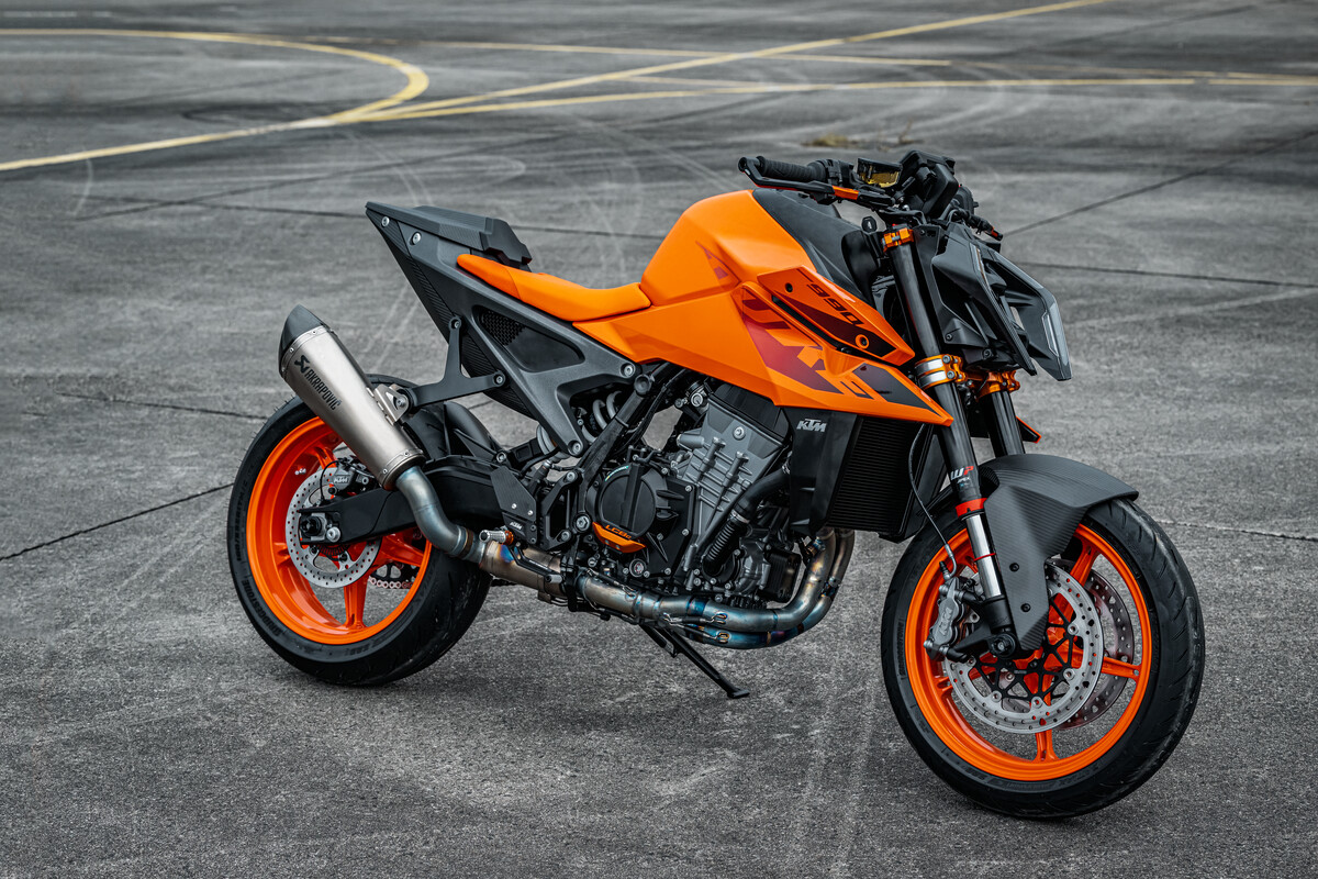 Angles for days.⚡ The jagged edges and 947 cc of LC8c parallel-twin that make up THE SNIPER - the 2024 KTM 990 DUKE. Are you ready to #GetDuked? brnw.ch/21wJfPB #KTM #ReadyToRace #GetDuked #TheSniper #KTM990DUKE #NoBullshit #NothingToHide #NimbleAndPowerful