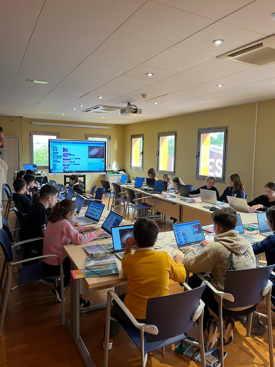 L'Scratch Day Menorca ha estat un èxit! Moltes gràcies a tots els participants i a l'organització! Vos esperam com a futurs alumnes del Grau d'Enginyeria Informàtica a la seu de la @UIBuniversitat a Menorca! @PortUIB @centre_bit @cerclemenorca