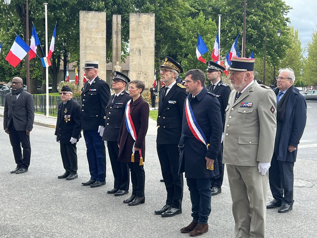 Journée nationale du souvenir des victimes de la déportation 🇫🇷 au monument des Martyrs de la Résistance à @ChalonsAgglo. 🇫🇷Nous n’oublions pas🇫🇷 @benoistapparu @Prefet51